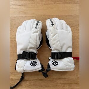 686 White Gore-Tex Ski/Snowboard Gloves Warm